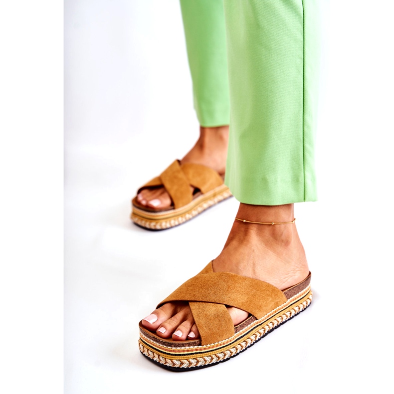 PG1 Chinelos de camurça femininos na plataforma Camel Jossie castanho 4