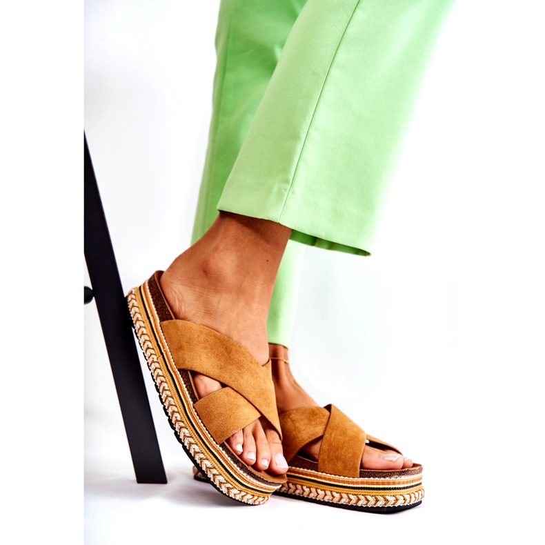 PG1 Chinelos de camurça femininos na plataforma Camel Jossie marrom 1