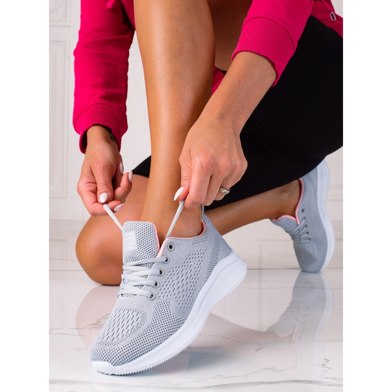 Tênis esportivo SHELOVET cinza claro de mulher com cadarço 1