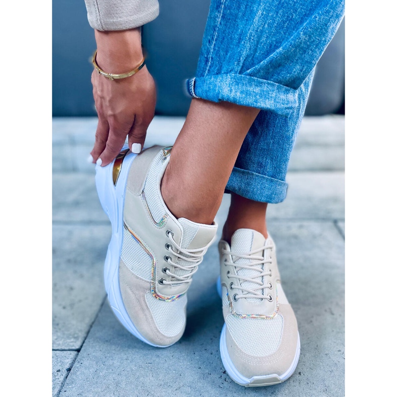 Tênis esportivo com salto de cunha Toni Bege escondido 1