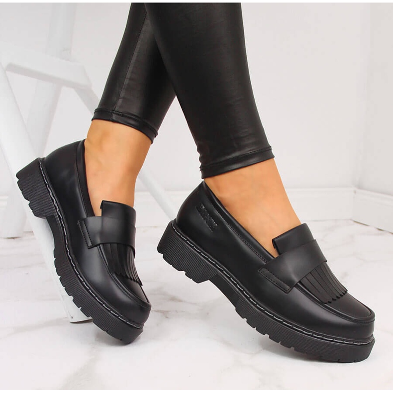 Sapatos femininos pretos na plataforma com franjas Big Star II274100 1