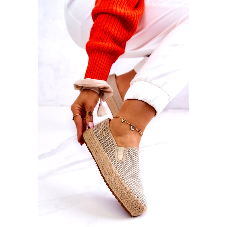 Tênis feminino trançado Slip On Big Star JJ274394 Bege dourado 4