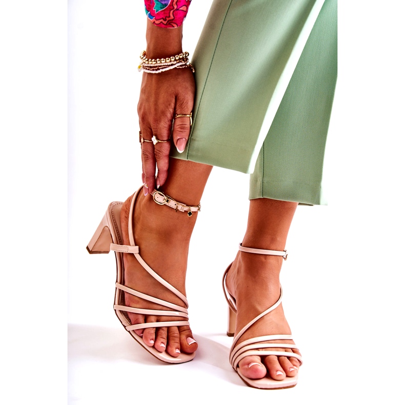 WS1 Sandálias Clássicas Lacadas de Salto Alto Bege Milani 1