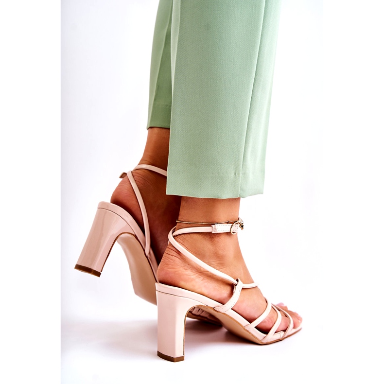 WS1 Sandálias Clássicas Lacadas de Salto Alto Bege Milani 2