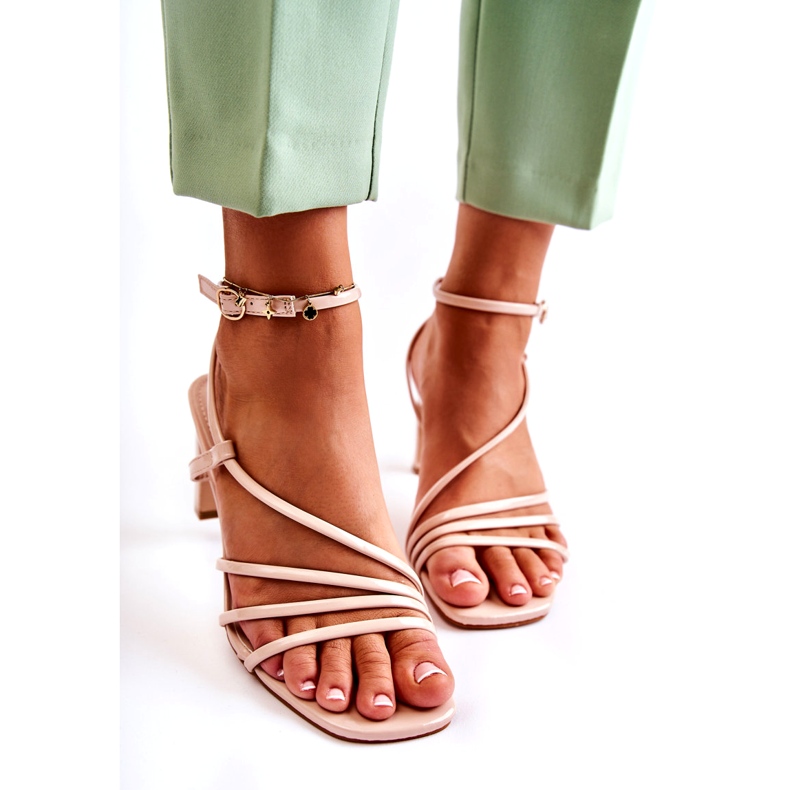 WS1 Sandálias Clássicas Lacadas de Salto Alto Bege Milani 4