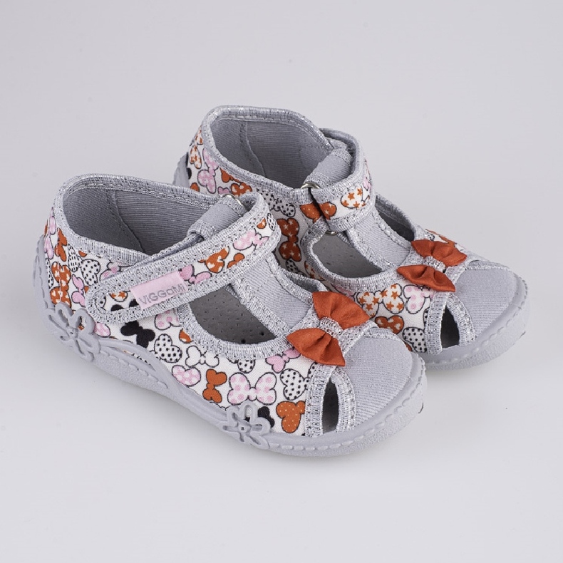 Chinelos de menina Viggami Marysia laços cinza 1