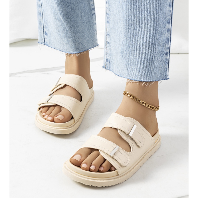 Chinelos bege na plataforma Boonah 1