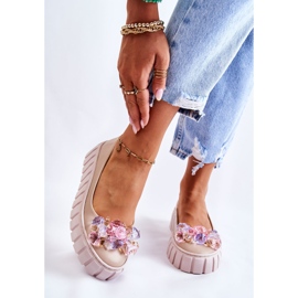 PA2 Bailarinas de couro em uma plataforma com decoração de ladette de cor bege 1