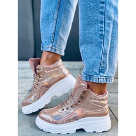 Calçado esportivo na roupa íntima Cabral Champagne rosa 1