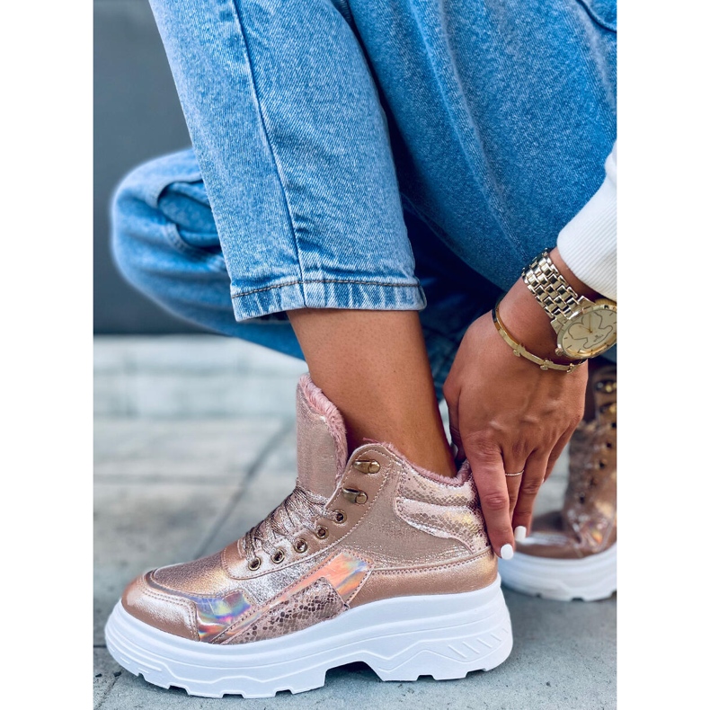 Calçado esportivo na roupa íntima Cabral Champagne rosa 2