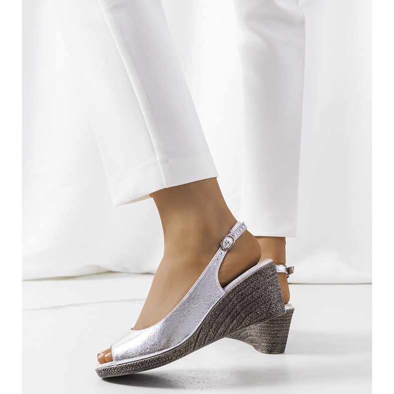 Sandália de cunha prata Beldesa 1