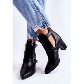 WJ2 Botas da moda em um poste com recortes em suelo preto 2