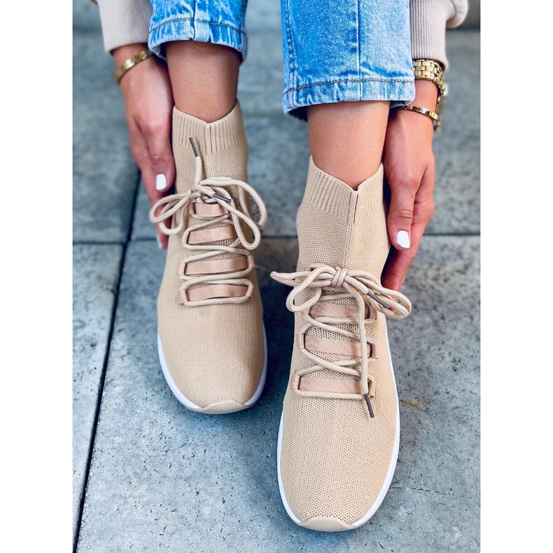 Tênis Katrin Khaki com meia bege 1 Tênis Katrin Khaki com meia bege 1