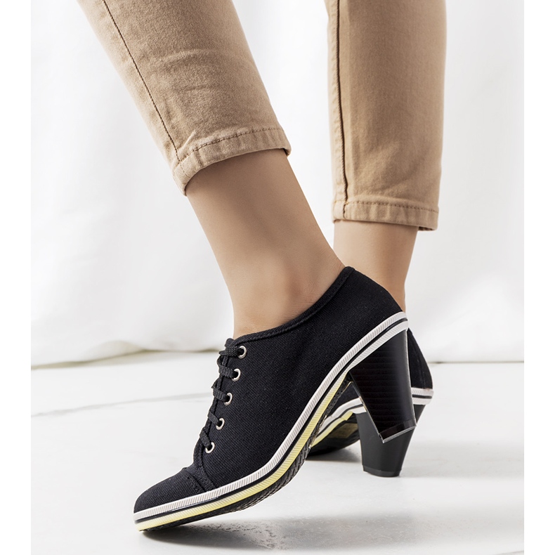 Brogues pretos no poste Belisle 1