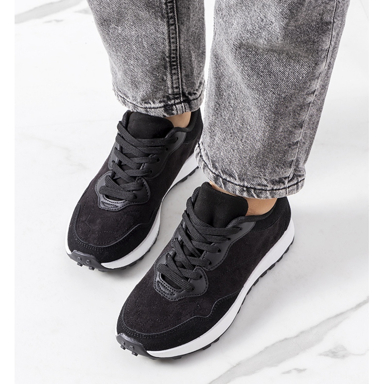 Tênis Buoro de mulher negra preto 2