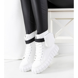 Tênis branco na plataforma Haver 2