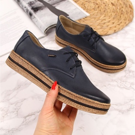 Sapatos femininos de couro em uma plataforma azul marinho Helios 380 1