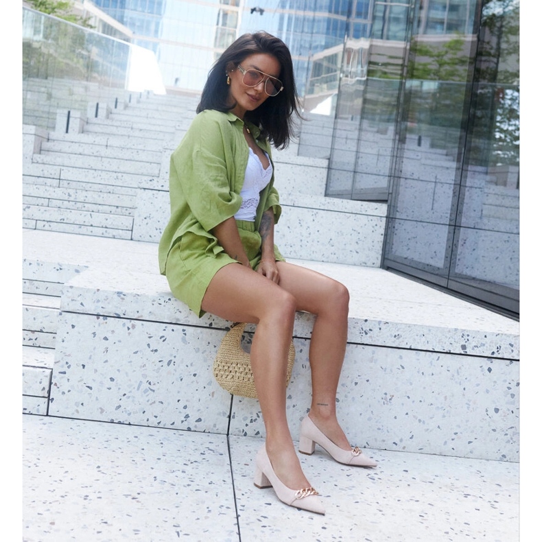 Bombas bege no posto Makka 2