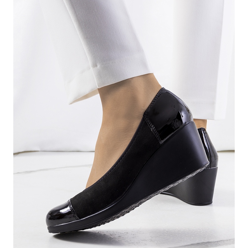 PA1 Bombas pretas na cunha de Janeiro preto 2