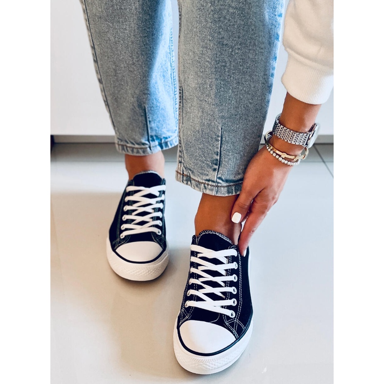 Tênis clássico feminino preto básico 2