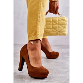 Sapatos de camurça clássicos no calcanhar Camel Soro marrom 1