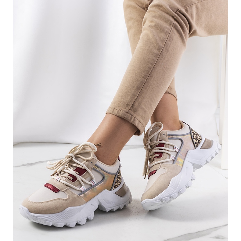 Tênis bege da Amarillo dourado 1