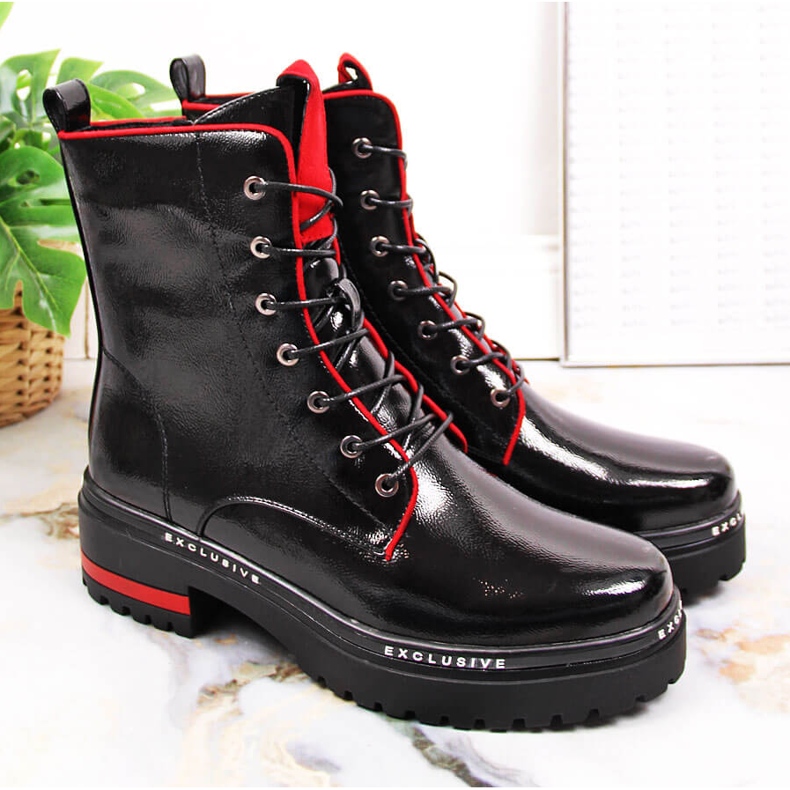 Trabalhadores Filippo pretos lacados e isolados femininos 2