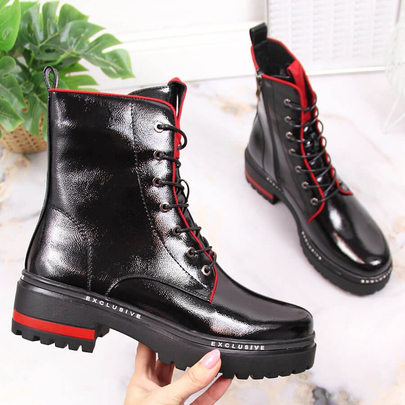 Trabalhadores Filippo pretos lacados e isolados femininos 1