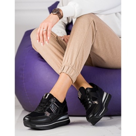 Snekaers das mulheres negras na cunha Shelovet preto 1