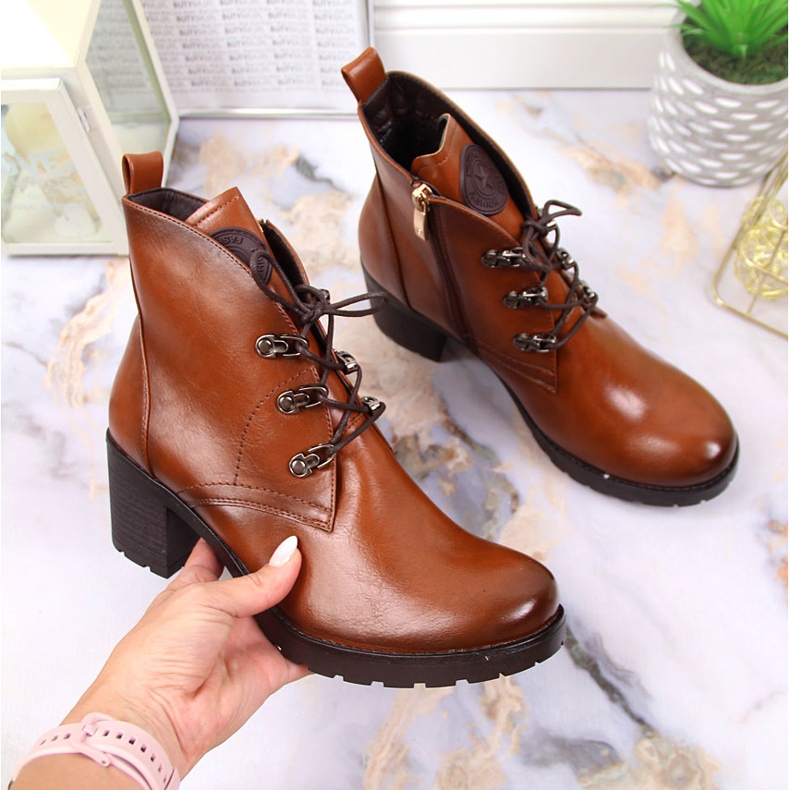 Botas de mulher castanhas com atacadores Potocki marrom 1