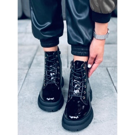 Botins laqueados com corrente Jake Black preto 1
