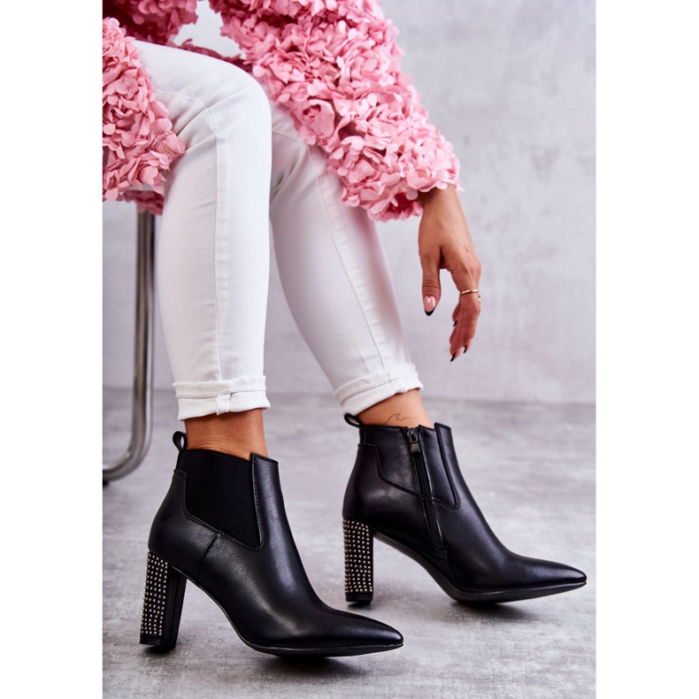 PG1 Botas pretas elegantes da Elinor em um poste com jatos preto 1