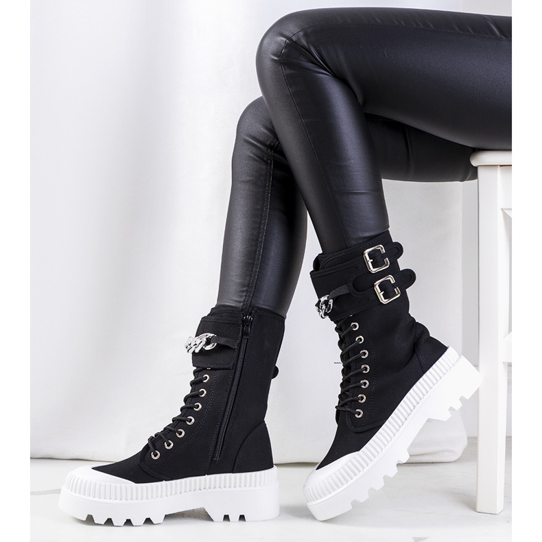 Tênis preto com corrente Taus 1