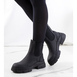 BM Bota preta Carlos preto 1