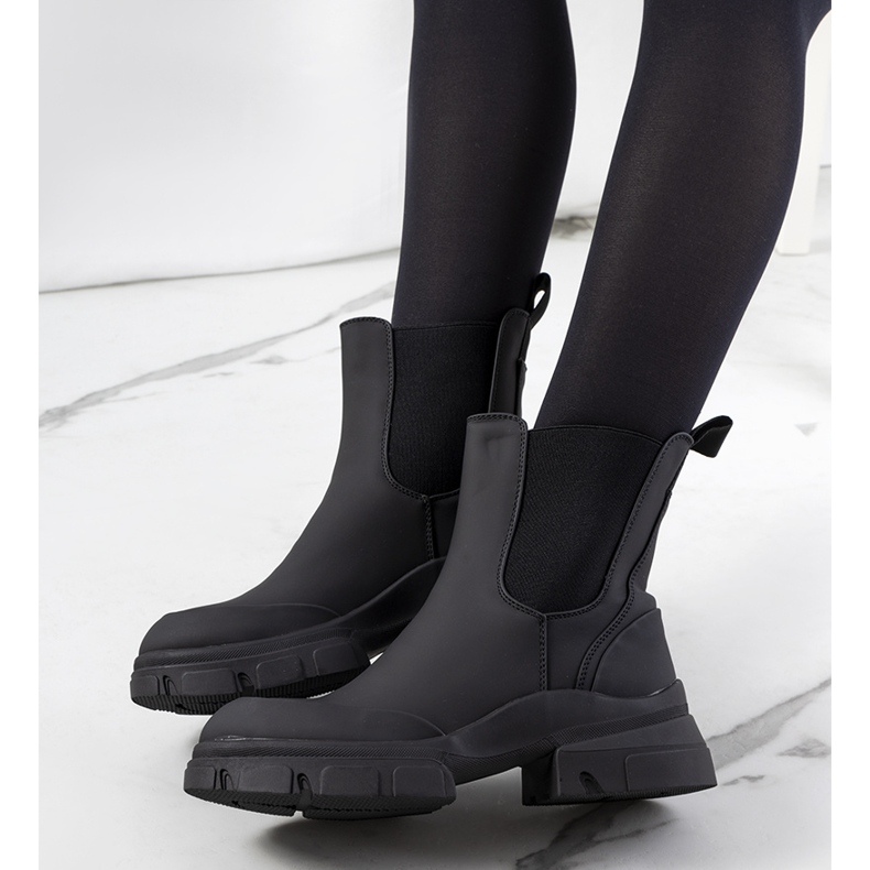 BM Bota preta Carlos preto 2