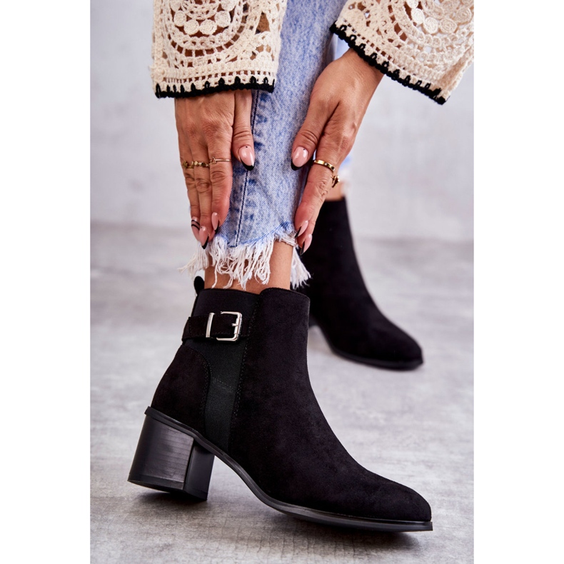 PS1 Botas pretas de camurça em um poste preto Vannes 1 PS1 Botas pretas de camurça em um poste preto Vannes 1