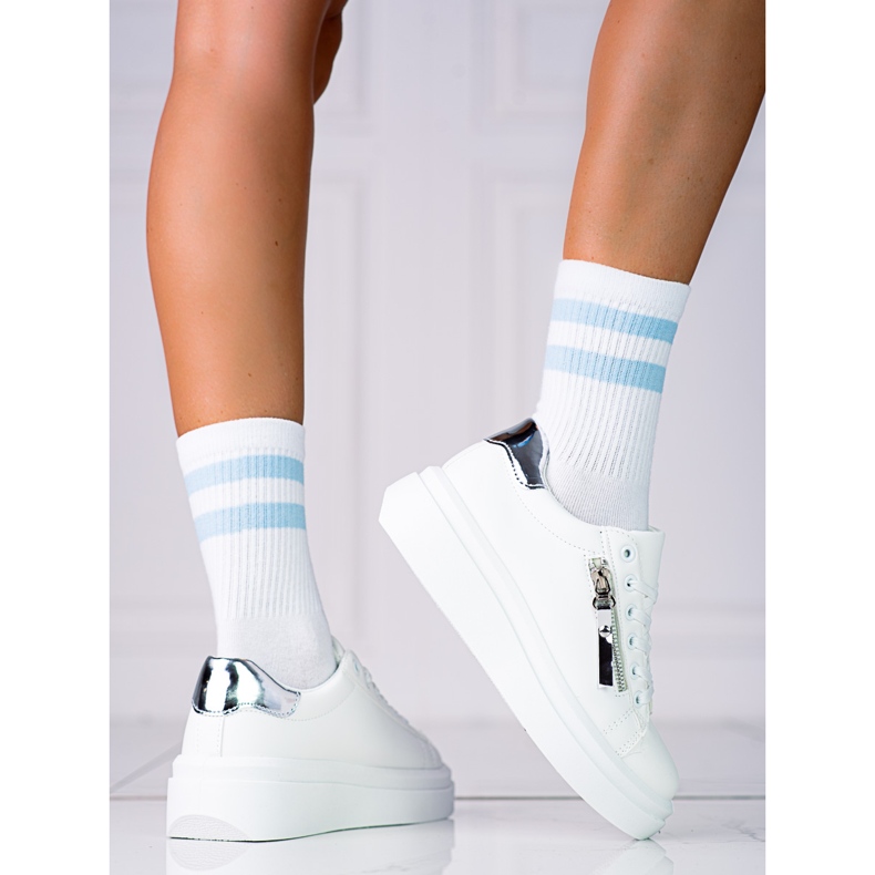 Tênis feminino branco na plataforma Shelovet com zíper decorativo 1