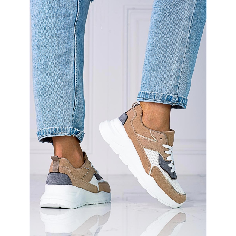 Tênis Shelovet feminino confortável em uma plataforma bege grossa castanho 1