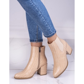 Botas Jodhpur no Shelovet post bege com um padrão 1