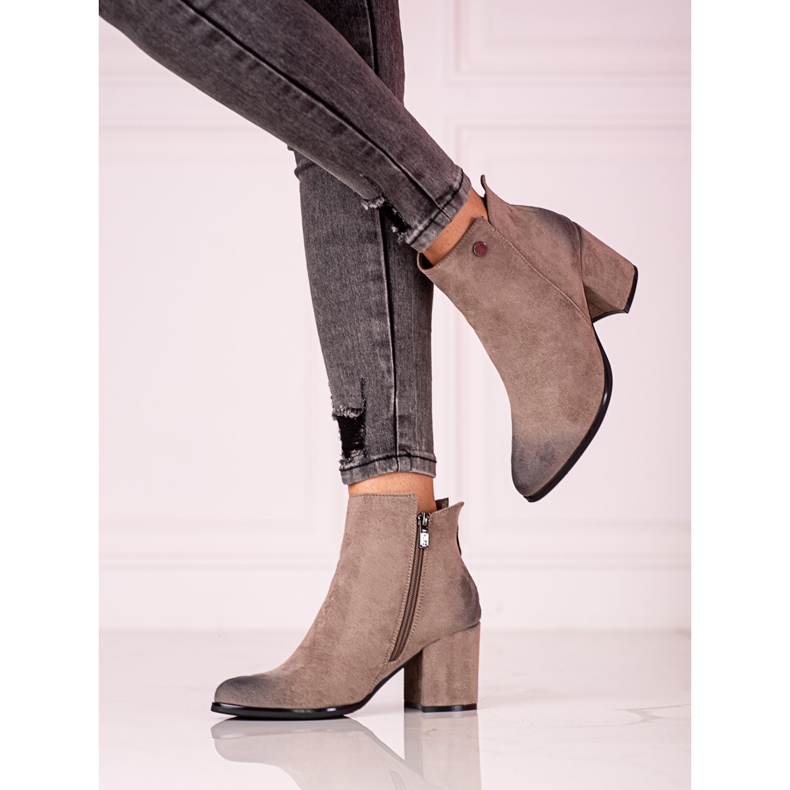 Botas de mulher Shelovet castanhas com fecho decorativo atrás marrom 1