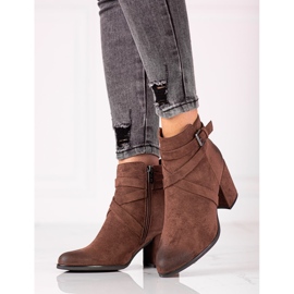 Botas femininas clássicas no poste Shelovet marrom 1