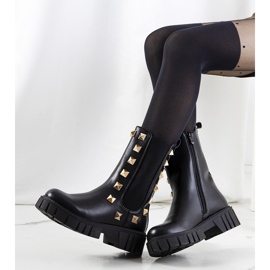 Botas pretas de Pinhais preto 1