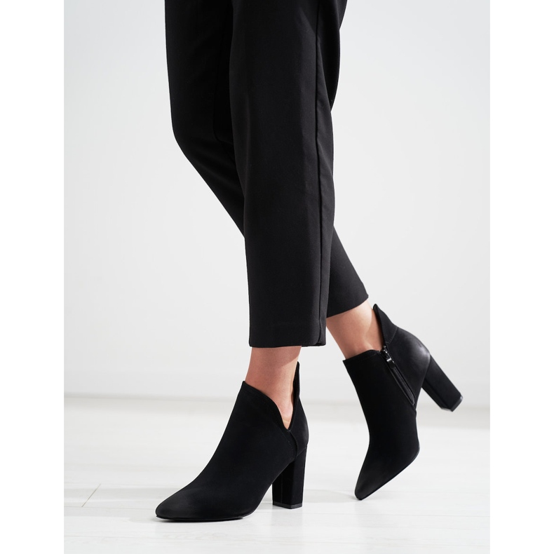Botas pretas de mulher com corte Shelovet num poste alto preto 1