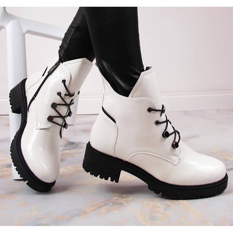 Sapatos femininos, envernizados, branco quente Potocki 1