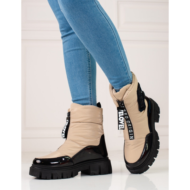 Bolsas Shelovet bege de mulher isoladas 1