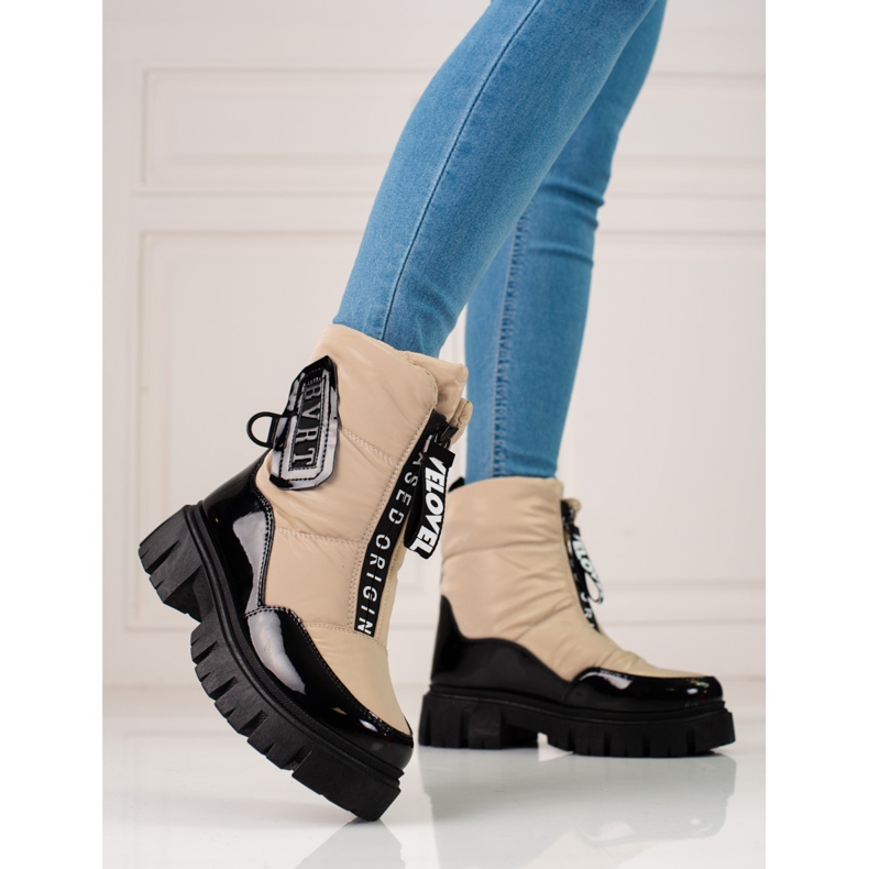 Bolsas Shelovet bege de mulher isoladas 2