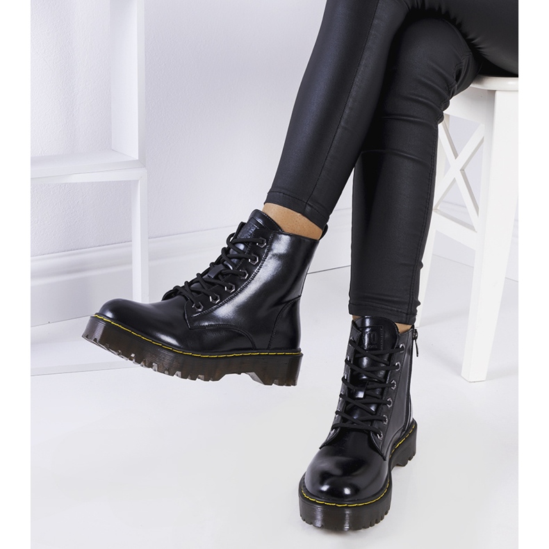 Botas pretas com fio decorativo Yuliya preto 1
