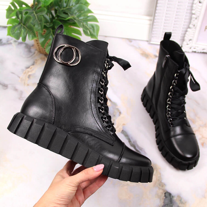 Mulheres trabalhadoras negras na plataforma Potocki preto 1