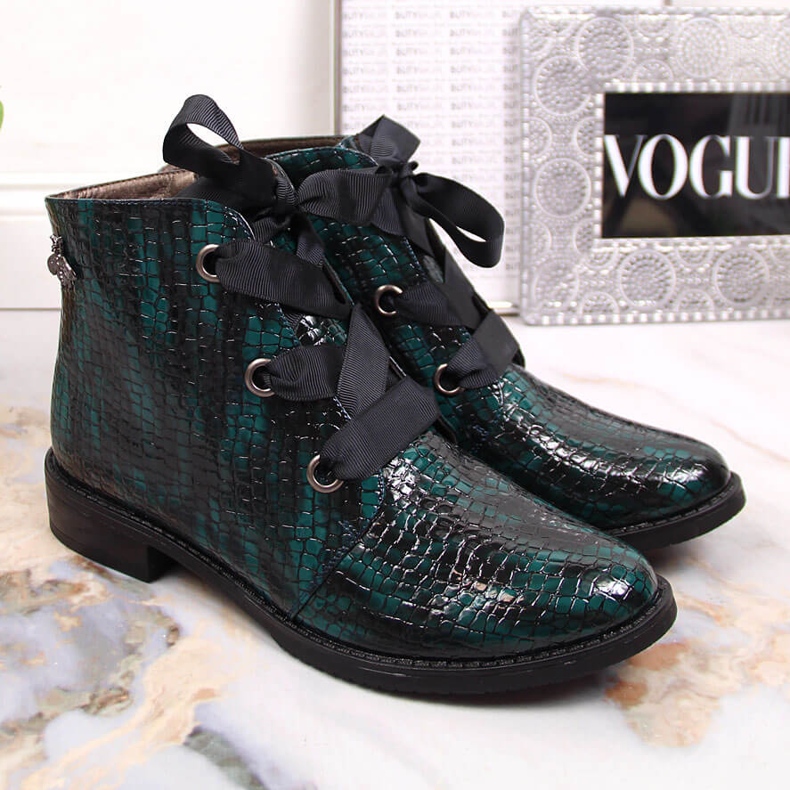 M. DASZYŃSKI Botas lacadas para mulher com isolamento verde croco Daszyński SAN5B 1 M. DASZYŃSKI Botas lacadas para mulher com isolamento verde croco Daszyński SAN5B 1