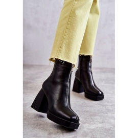 Botas femininas em saltos grossos com zíper preto Carrera 1